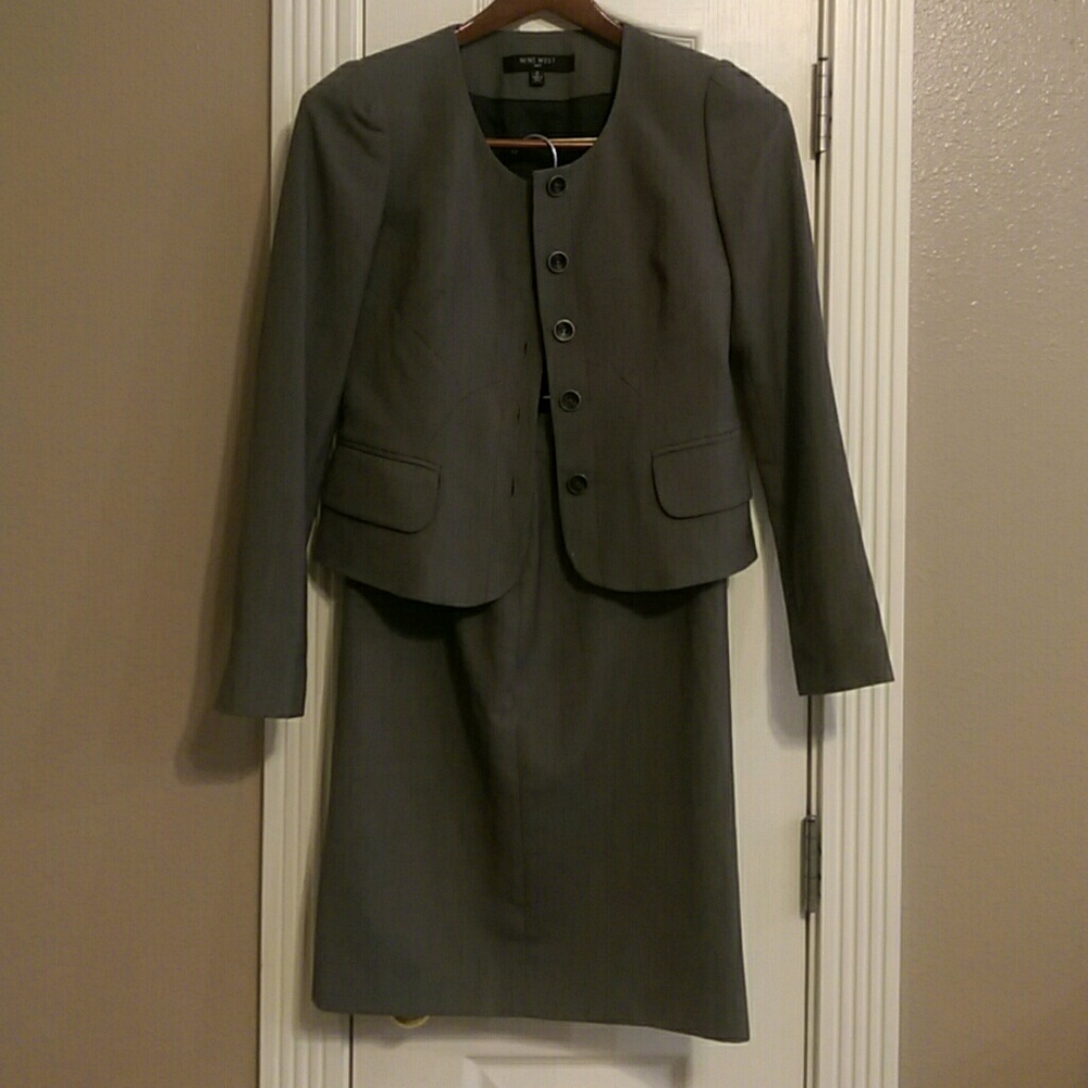 Skirt suit set